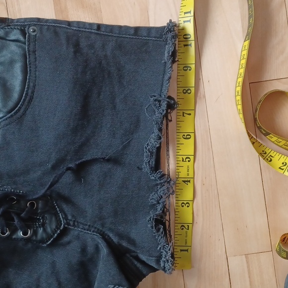 Vintage Lip service black lowrise short - Picture 8 of 8